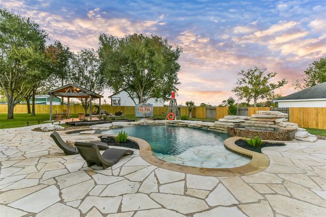 714 Summer Trace Lane, Richmond, TX 77406