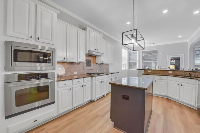 714 Summer Trace Lane, Richmond, TX 77406