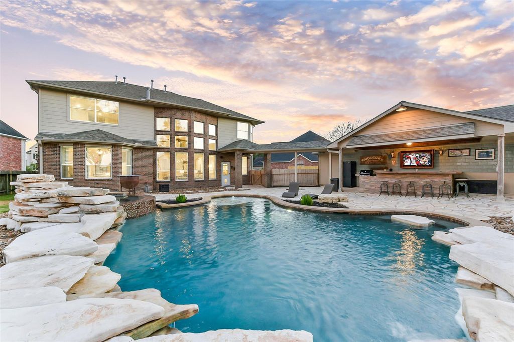 714 Summer Trace Lane, Richmond, TX 77406