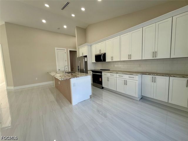 607 NW 8TH TER, Cape Coral, FL 33993
