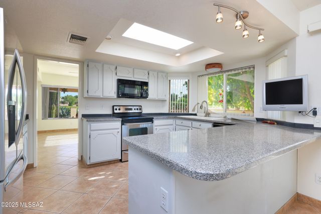 8674 N Arnold Palmer Drive, Tucson, AZ 85742