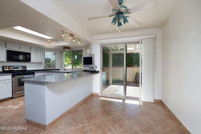 8674 N Arnold Palmer Drive, Tucson, AZ 85742