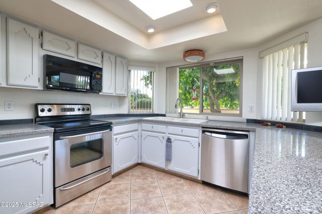 8674 N Arnold Palmer Drive, Tucson, AZ 85742