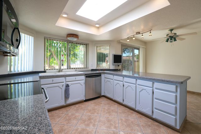 8674 N Arnold Palmer Drive, Tucson, AZ 85742