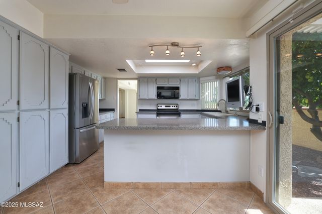 8674 N Arnold Palmer Drive, Tucson, AZ 85742