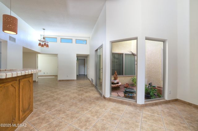 8674 N Arnold Palmer Drive, Tucson, AZ 85742