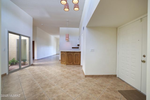 8674 N Arnold Palmer Drive, Tucson, AZ 85742