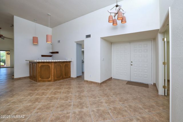 8674 N Arnold Palmer Drive, Tucson, AZ 85742