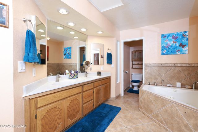 8674 N Arnold Palmer Drive, Tucson, AZ 85742