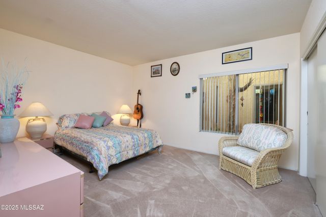 8674 N Arnold Palmer Drive, Tucson, AZ 85742