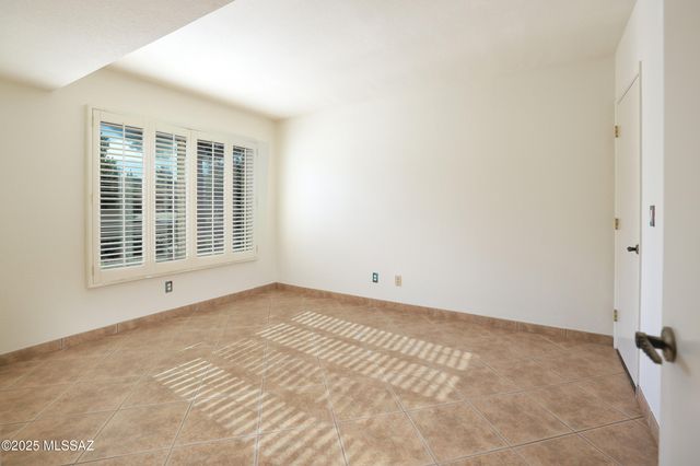 8674 N Arnold Palmer Drive, Tucson, AZ 85742