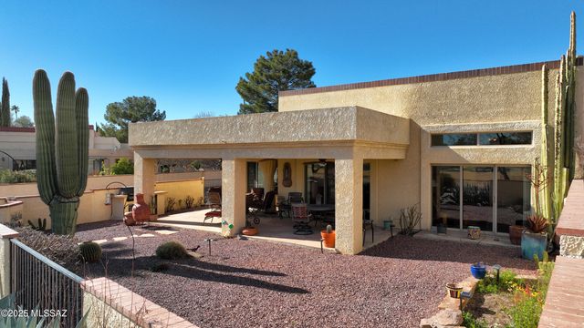8674 N Arnold Palmer Drive, Tucson, AZ 85742