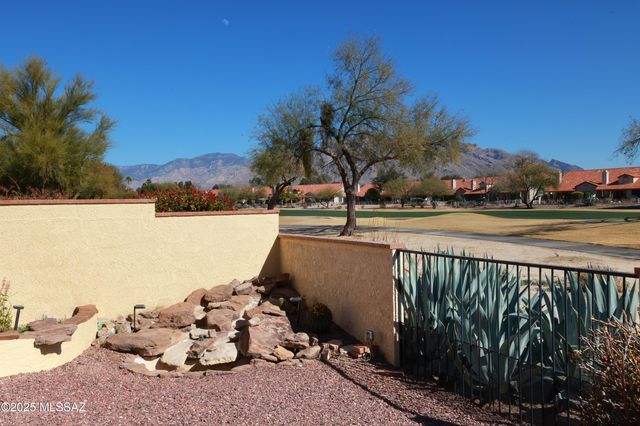 8674 N Arnold Palmer Drive, Tucson, AZ 85742