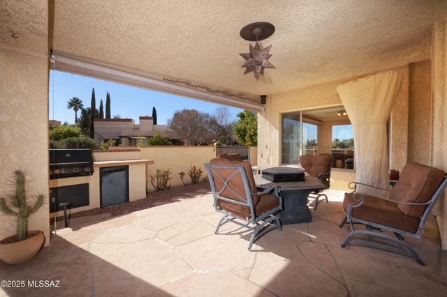 8674 N Arnold Palmer Drive, Tucson, AZ 85742