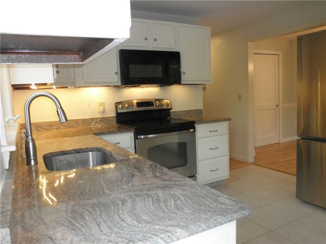 36 Wildflower Drive, Seekonk, MA 02771