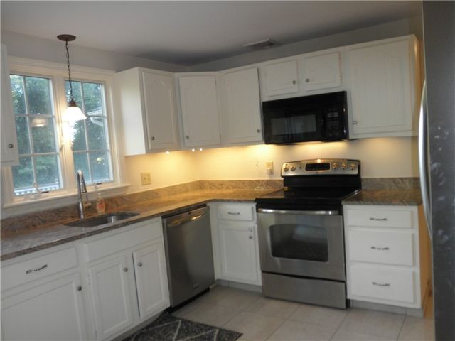 36 Wildflower Drive, Seekonk, MA 02771