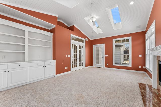 27018 Glynns Creek Court, Eldridge, IA 52748