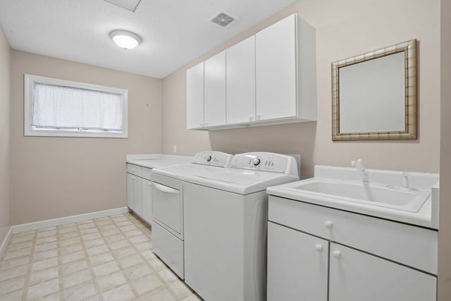 27018 Glynns Creek Court, Eldridge, IA 52748