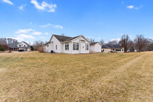 27018 Glynns Creek Court, Eldridge, IA 52748