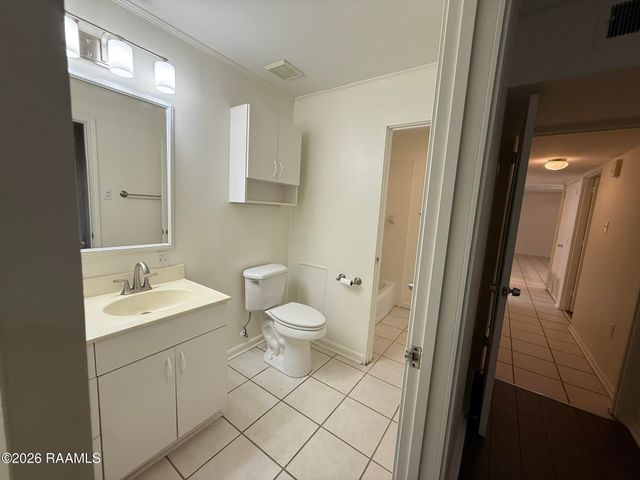 1008 S College Road Apt 104, Lafayette, LA 70503