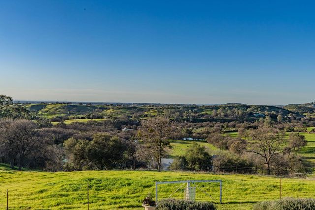 66 Wild Wolf Ct, Valley Springs, CA 95252