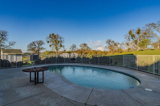 66 Wild Wolf Ct, Valley Springs, CA 95252