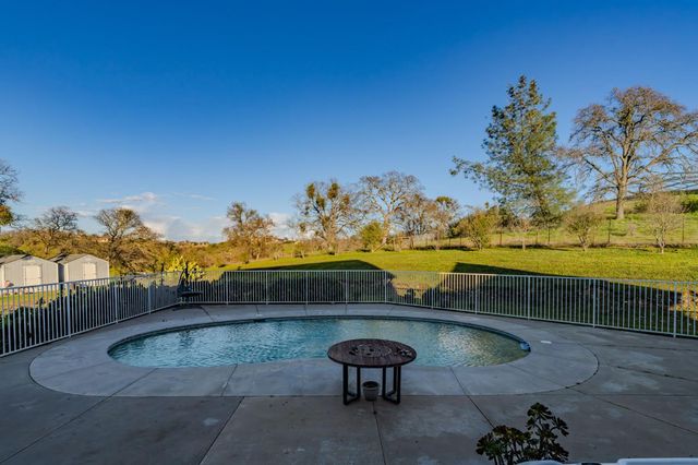 66 Wild Wolf Ct, Valley Springs, CA 95252