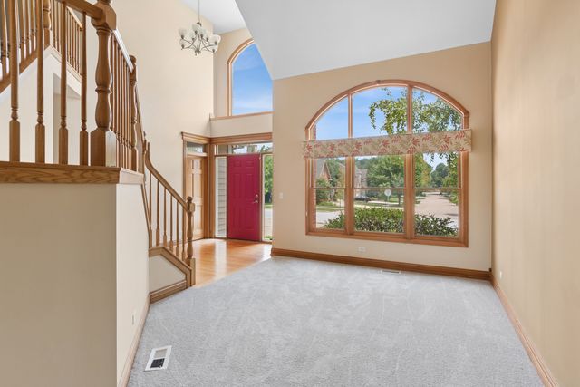 2680 Ginger Woods Drive, Aurora, IL 60502