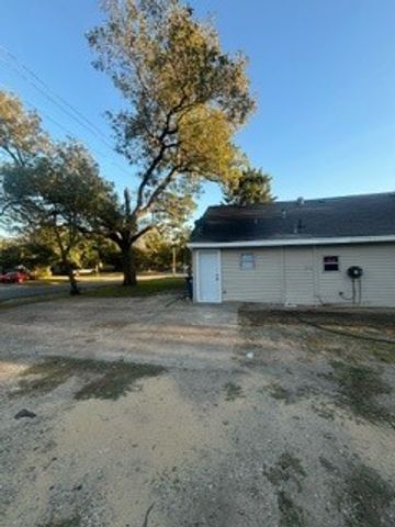 500 W Milam Street, Ennis, TX 75119