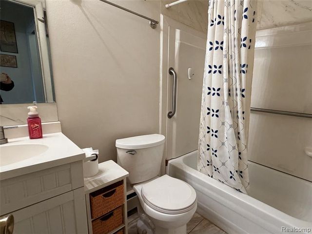 25106 Franklin Terrace 6, South Lyon, MI 48178