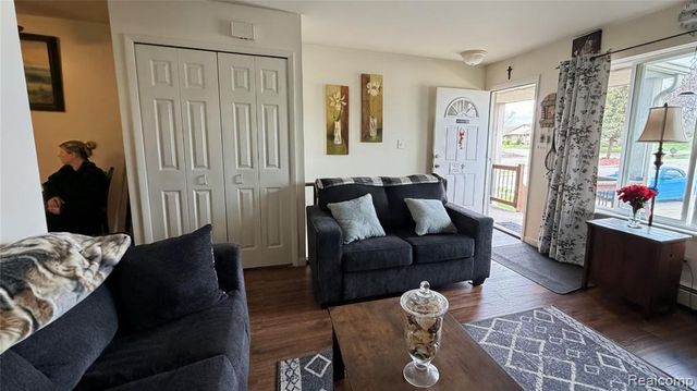 25106 Franklin Terrace 6, South Lyon, MI 48178