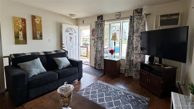 25106 Franklin Terrace 6, South Lyon, MI 48178