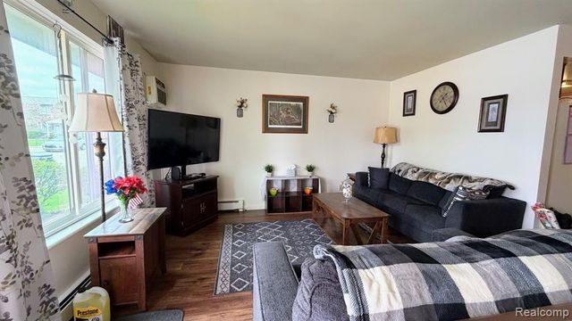 25106 Franklin Terrace 6, South Lyon, MI 48178