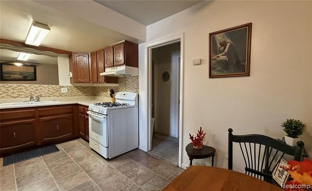 25106 Franklin Terrace 6, South Lyon, MI 48178