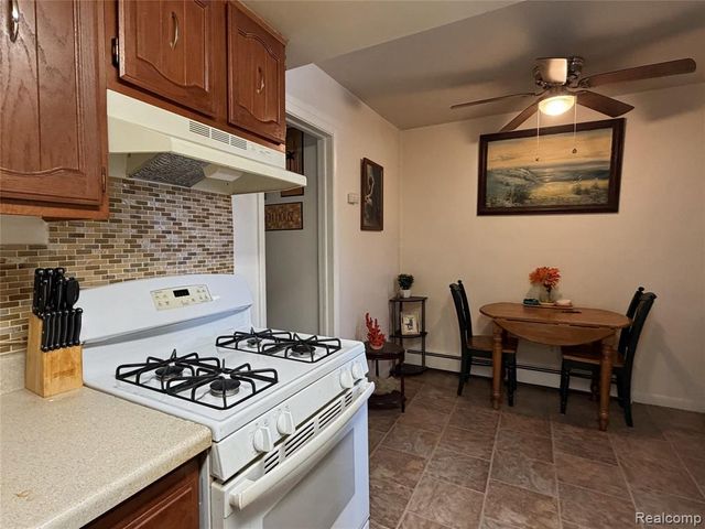 25106 Franklin Terrace 6, South Lyon, MI 48178