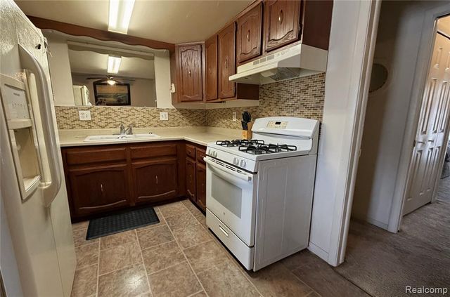 25106 Franklin Terrace 6, South Lyon, MI 48178