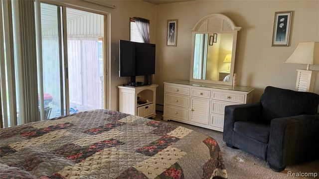 25106 Franklin Terrace 6, South Lyon, MI 48178