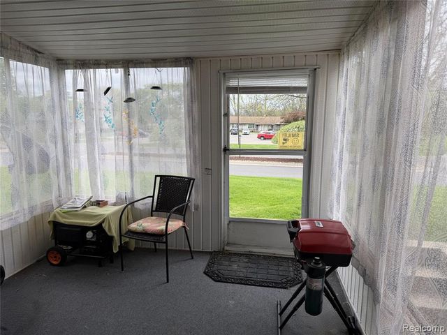 25106 Franklin Terrace 6, South Lyon, MI 48178