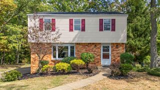 16 Sterling Dr, Robinson Twp, PA 15108