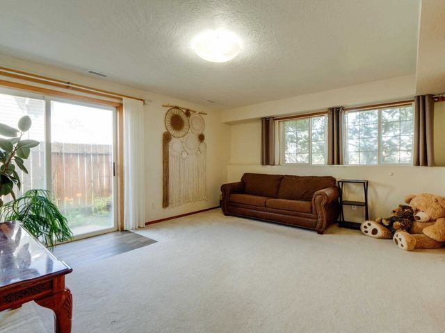 730 E Kathy Lee Ave, Medical Lake, WA 99022