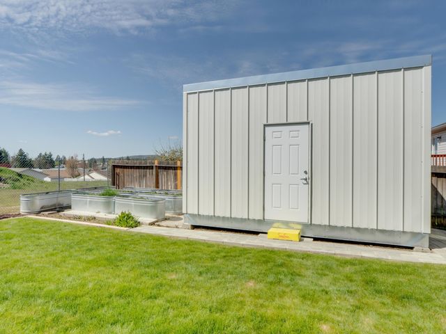730 E Kathy Lee Ave, Medical Lake, WA 99022
