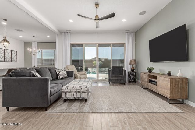 640 S OLYMPIC Drive, Gilbert, AZ 85296