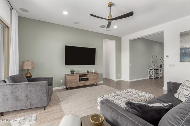 640 S OLYMPIC Drive, Gilbert, AZ 85296