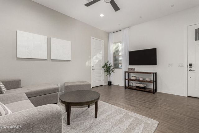 640 S OLYMPIC Drive, Gilbert, AZ 85296
