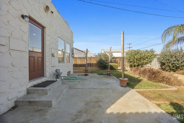 2918 Park Way, Bakersfield, CA 93304