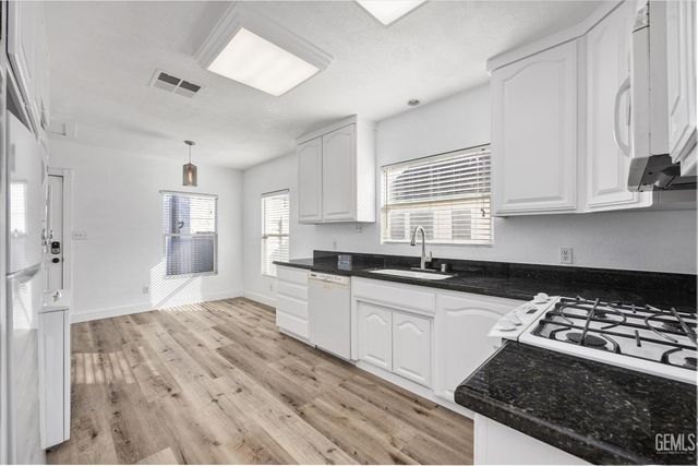 2918 Park Way, Bakersfield, CA 93304