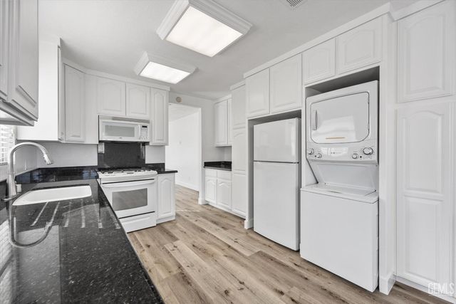 2918 Park Way, Bakersfield, CA 93304