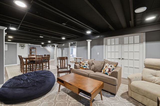 1503 Haise Lane, Elk Grove Village, IL 60007