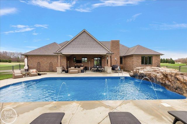 69211 Meadowbrook Lane, Bruce Twp, MI 48065