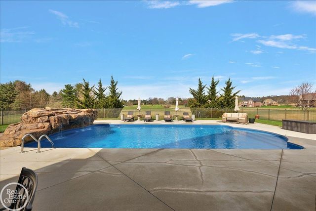 69211 Meadowbrook Lane, Bruce Twp, MI 48065